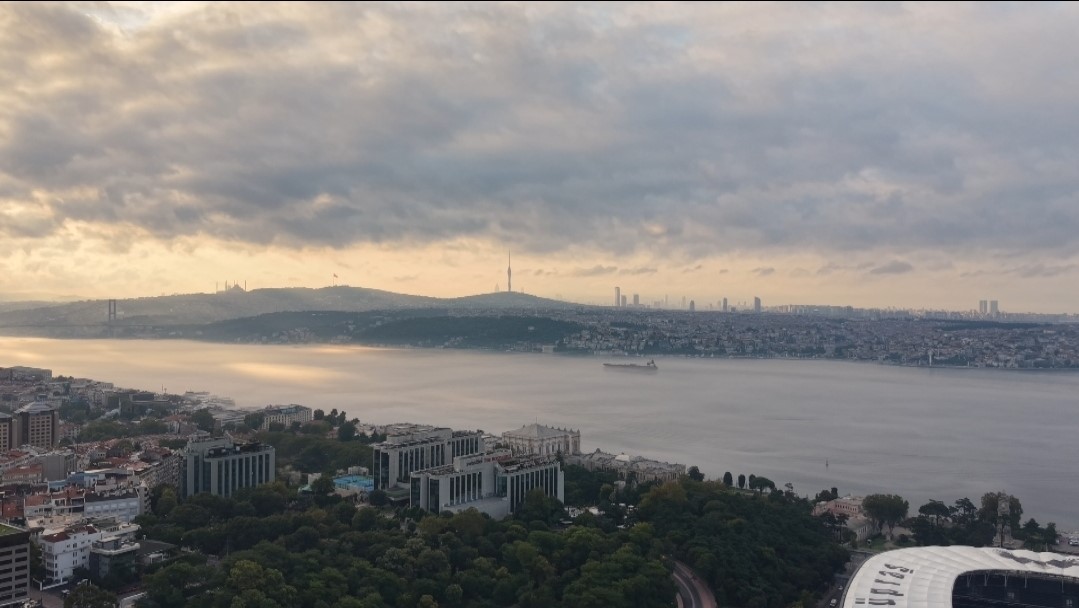 İstanbul’da yoğun sis: Boğaz hattı trafiğe kapatıldı