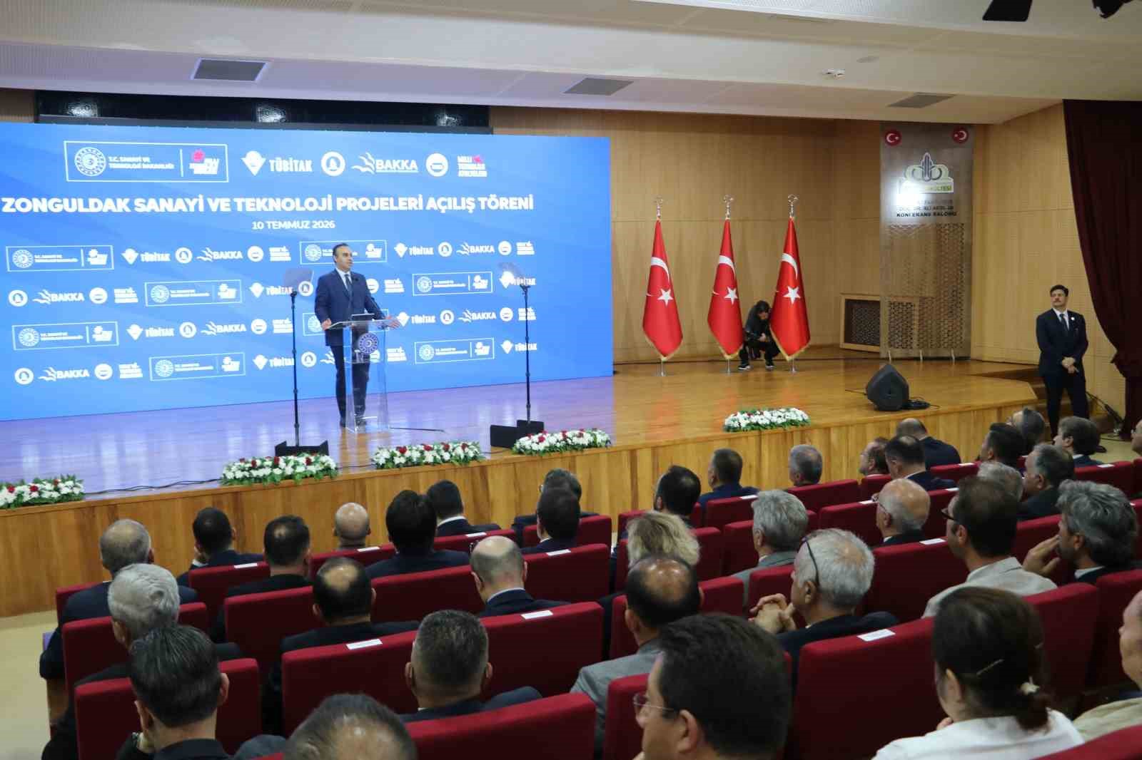 Bakan Kacır: "NATO Zirvesi’nde Türkiye’nin gücü bir kez daha görüldü"