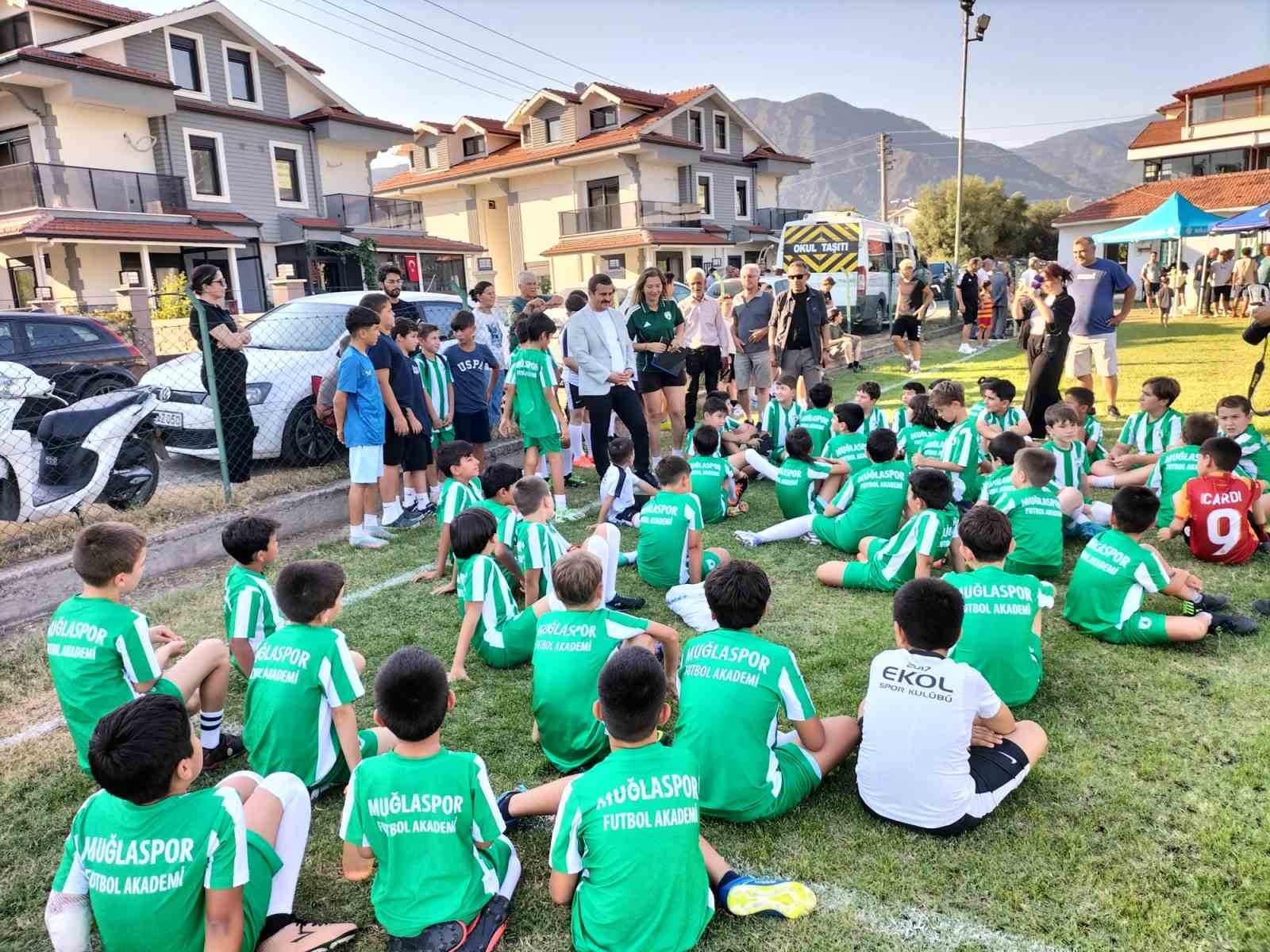 Köyceğiz Muğlaspor Futbol Okulu törenle açıldı