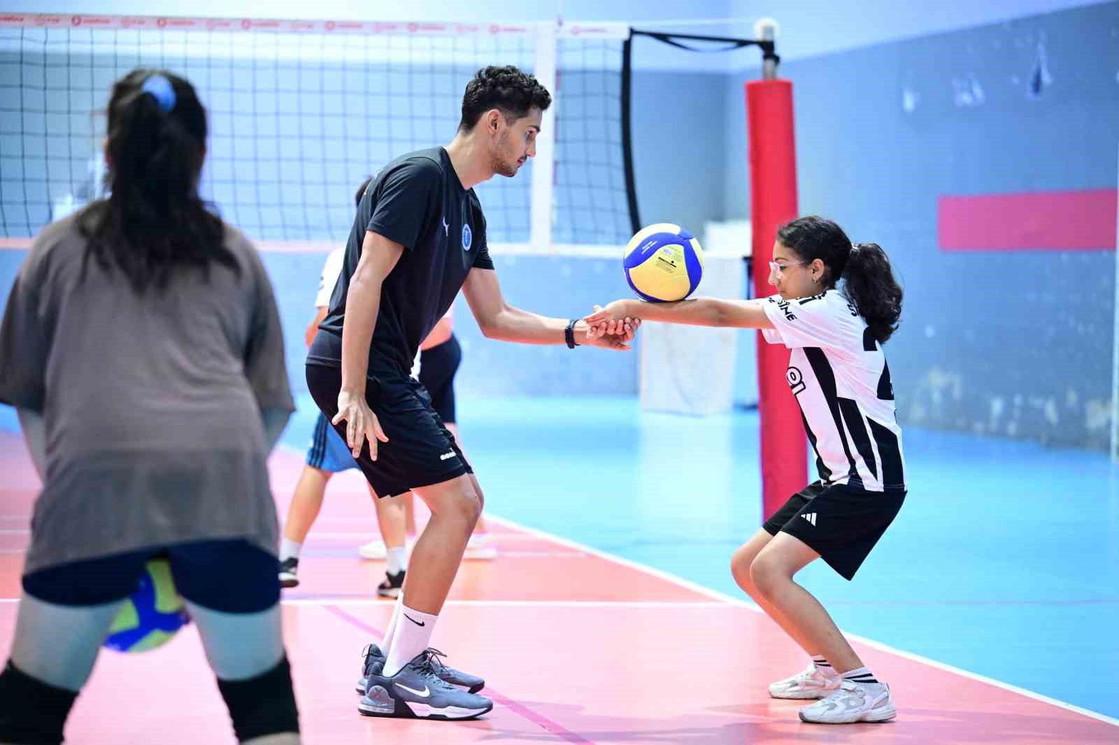 Aydın Büyükşehir’in ücretsiz voleybol kurslarına yoğun ilgi