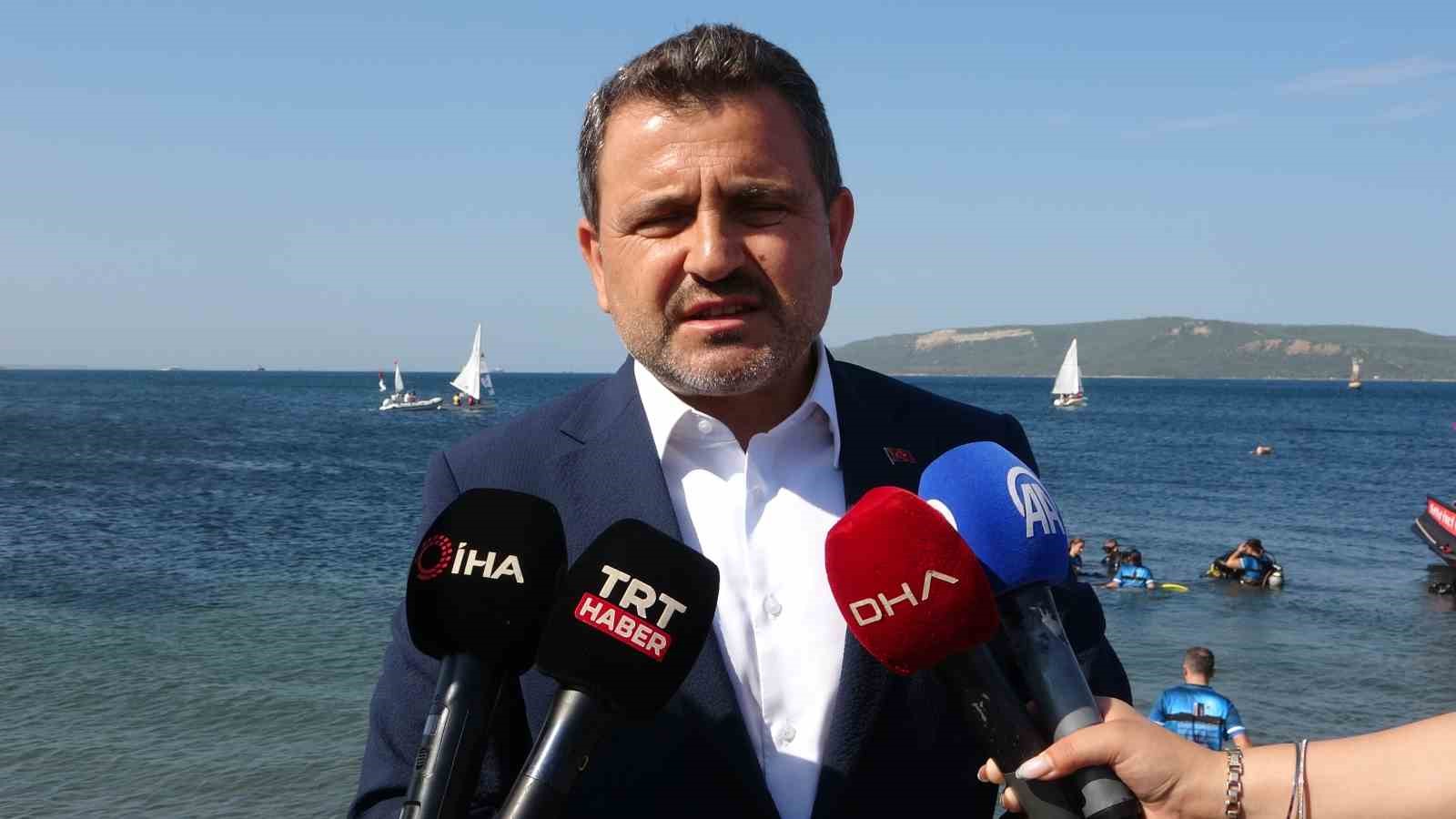 Çanakkale’de gençler, tarih için dalıp yelkenler fora dedi