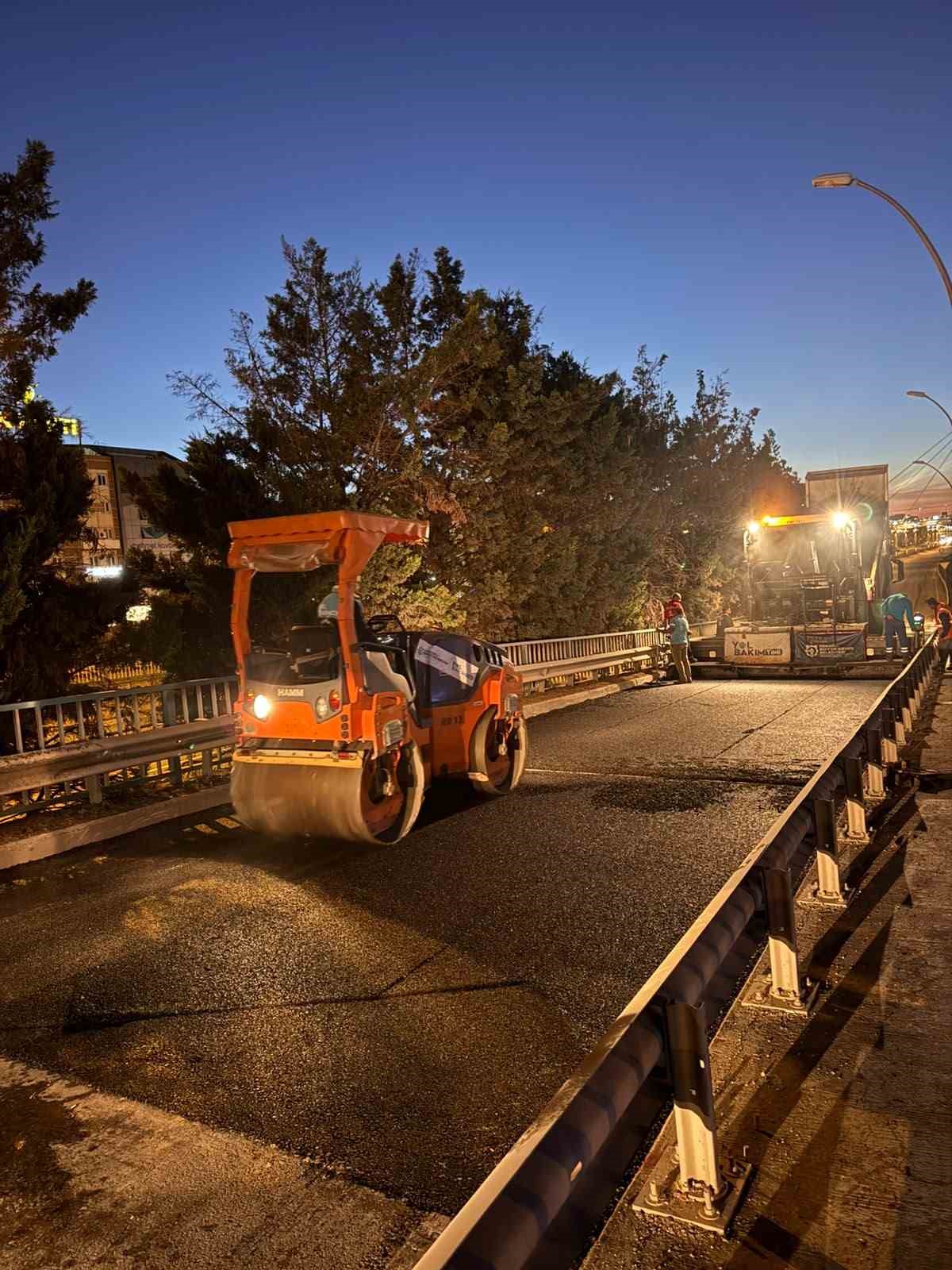 Adalet K&ouml;pr&uuml;s&uuml;&rsquo;nde asfalt &ccedil;alışması tamamlandı