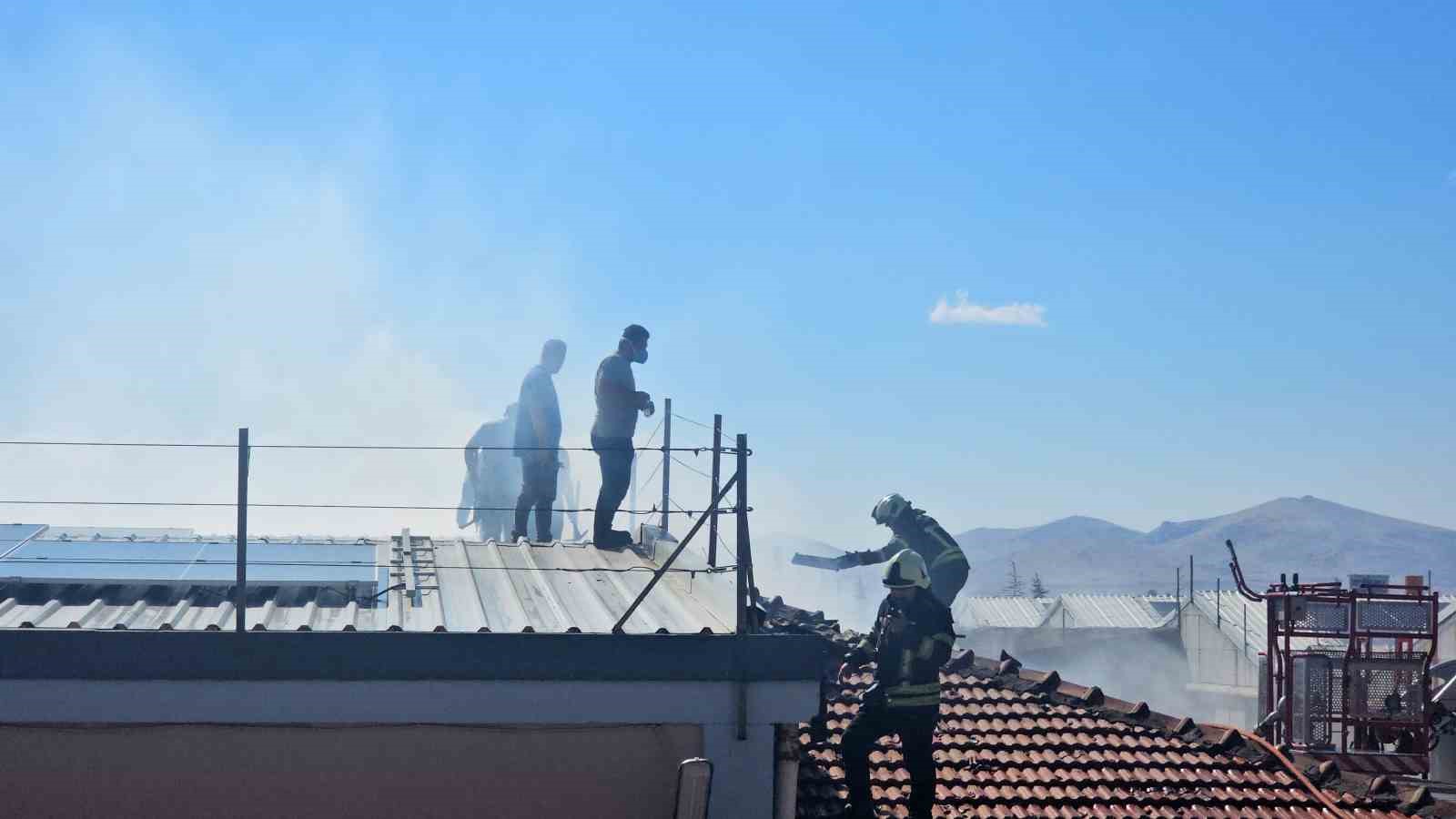 Kayseri’de tekstil fabrikasının deposunda yangın