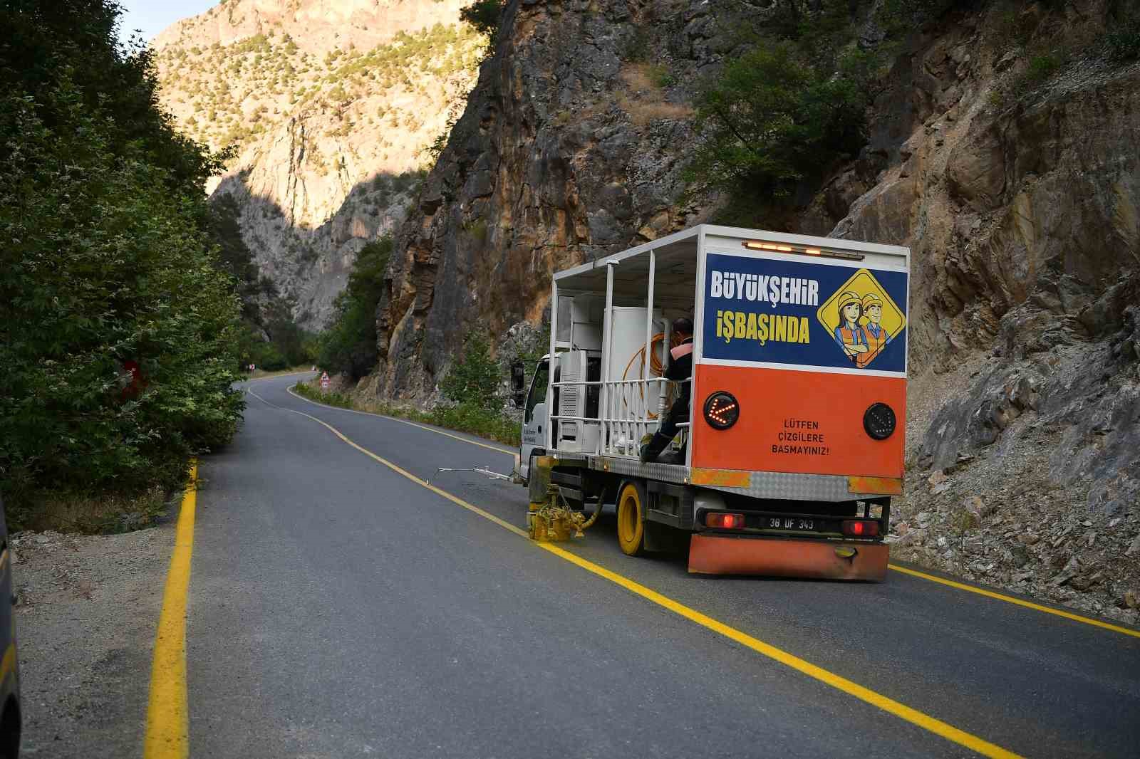 Kapuzbaşı yolunda yol çizgisi çalışması yapıldı