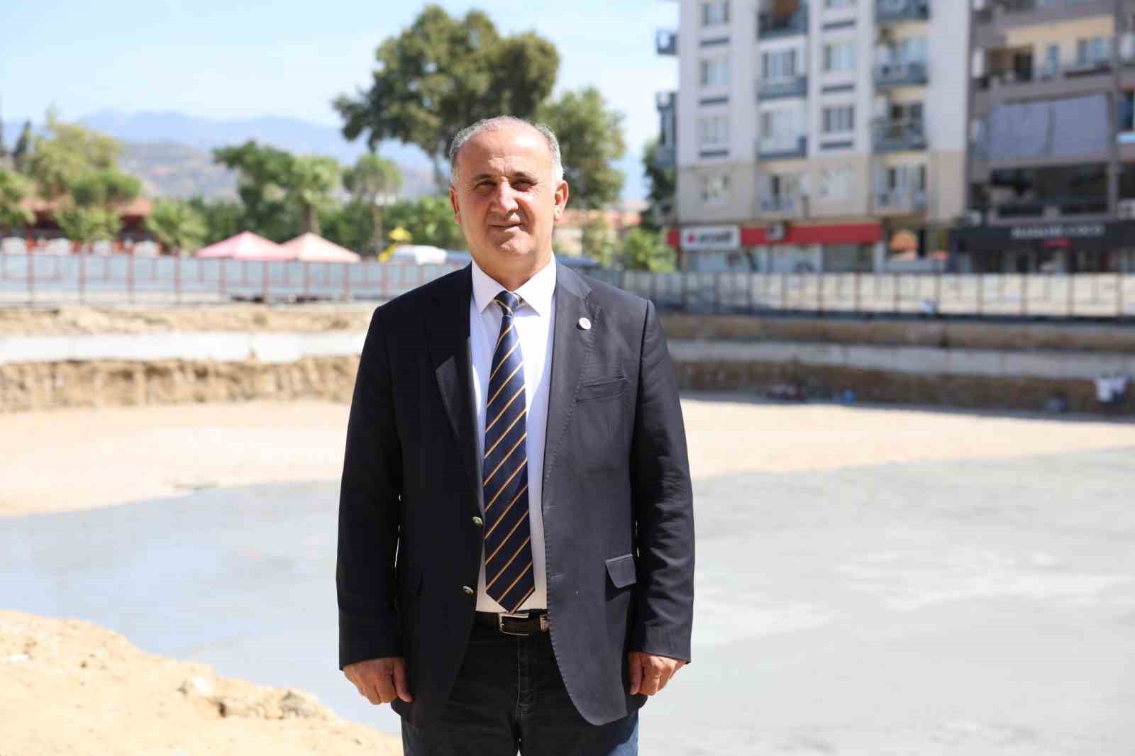 İncirliova’daki meydan projesi sürüyor