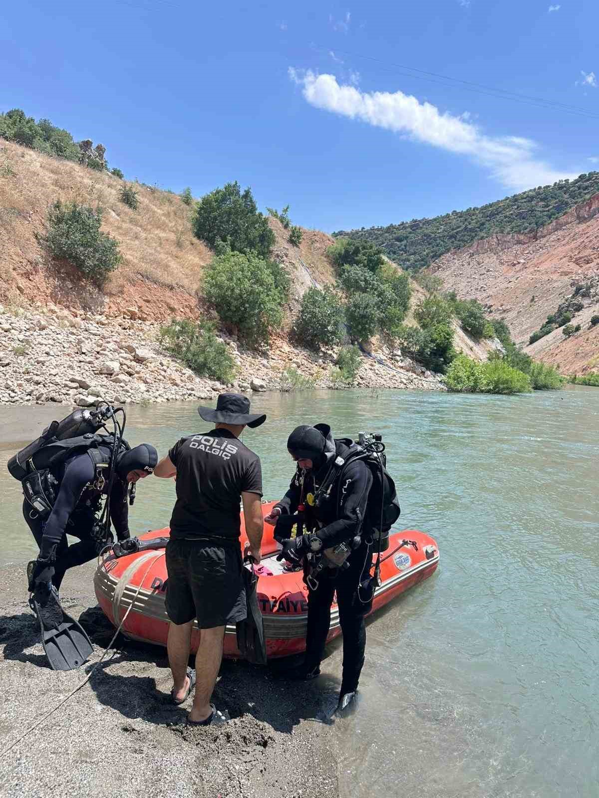 Bing&ouml;l&rsquo;de akıntıya kapılan şahsı arama &ccedil;alışmaları s&uuml;r&uuml;yor