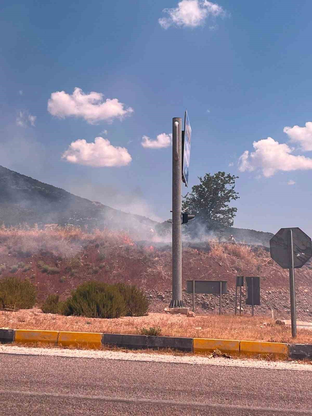Burdur’da 20 dönümlük otluk alanda yangın