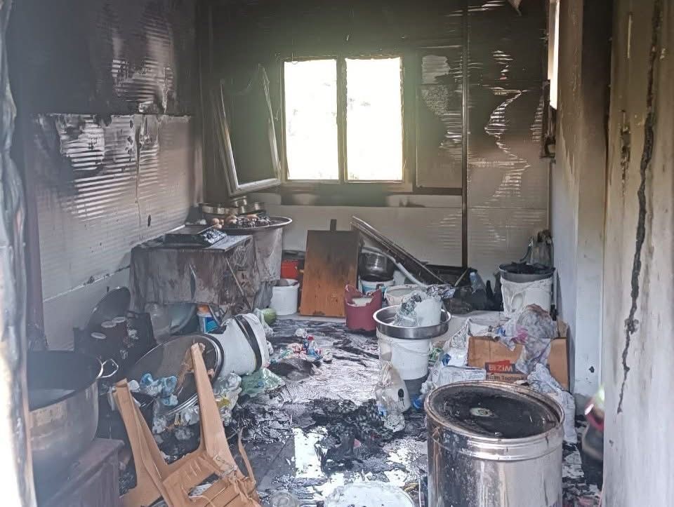 Arsuz’da ev yangını büyümeden söndürüldü