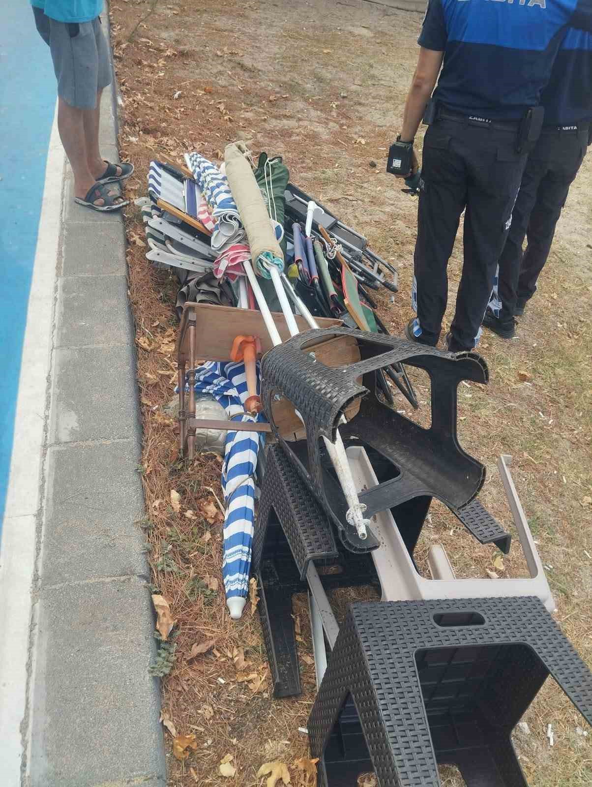 Kumsalın zincirleri kesildi, sahillerdeki malzemeler kaldırıldı
