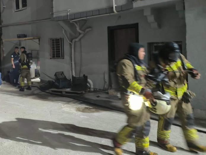 İskenderun’da iş yerinin deposunda yangın çıktı