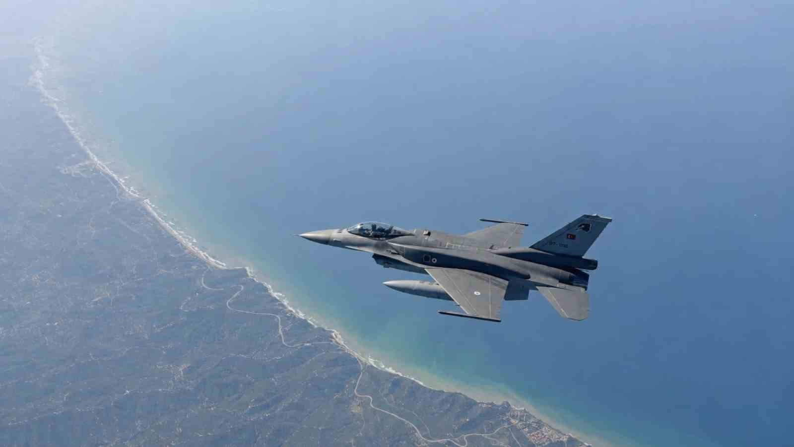 Bandırma&rsquo;dan kalkan savaş u&ccedil;akları Karadeniz semalarında eğitim u&ccedil;uşu yaptı