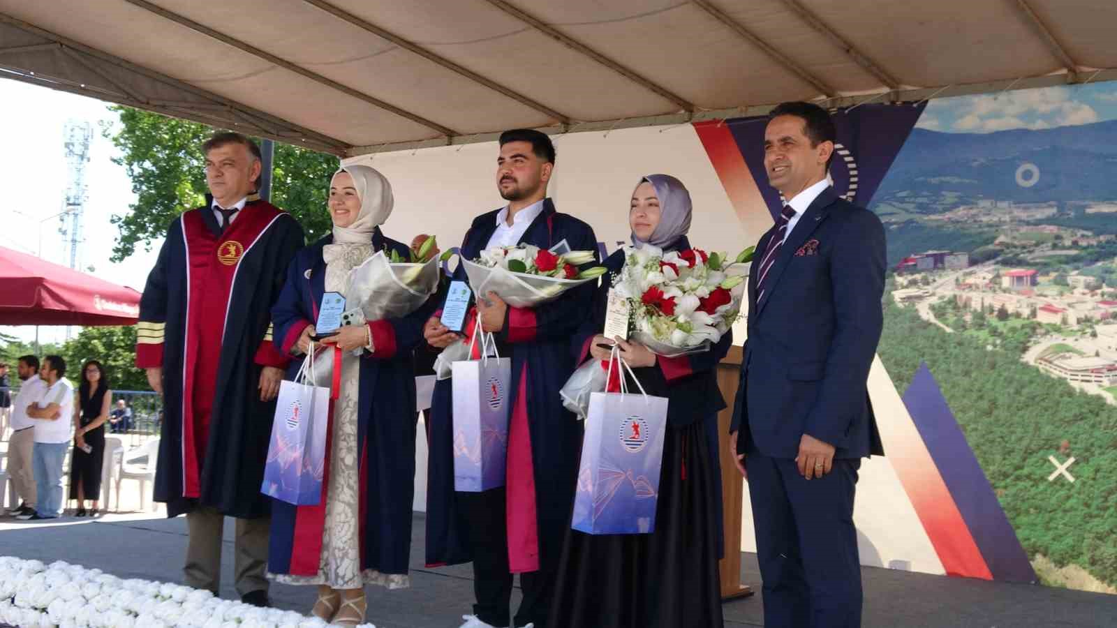OMÜ Ziraat Fakültesi’nde mezuniyet coşkusu: 210 genç mühendis kep fırlattı