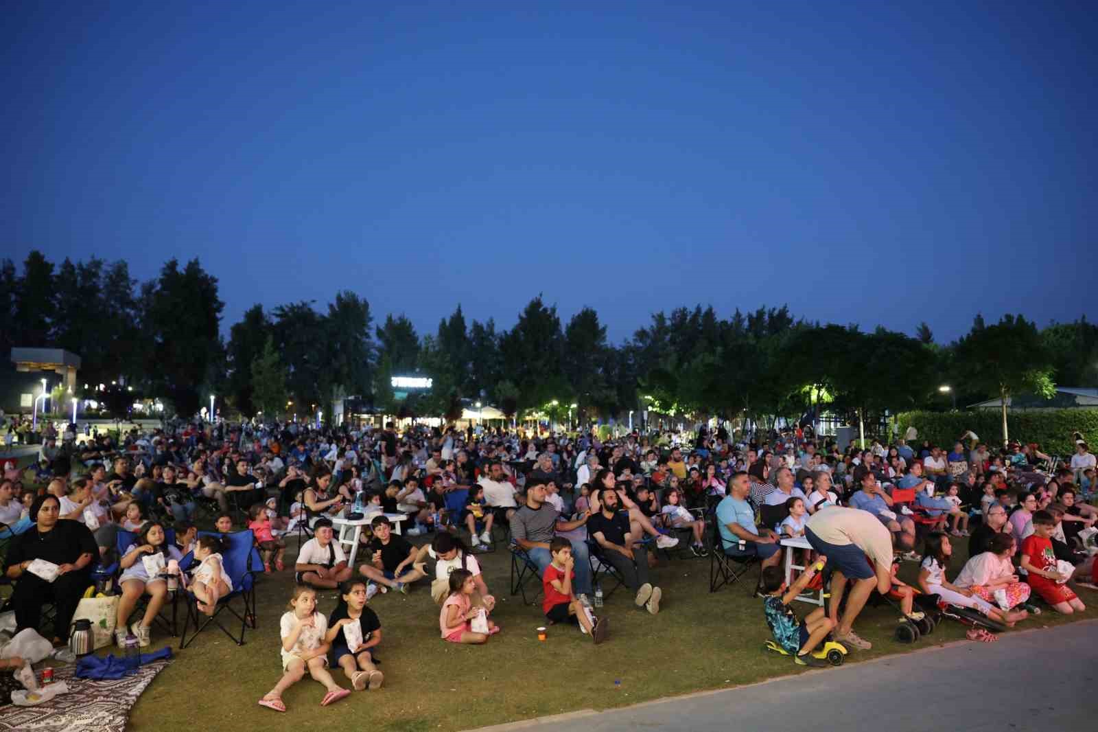 Tekstil Park ve Mimar Sinan Park’ta açık hava sineması keyfi