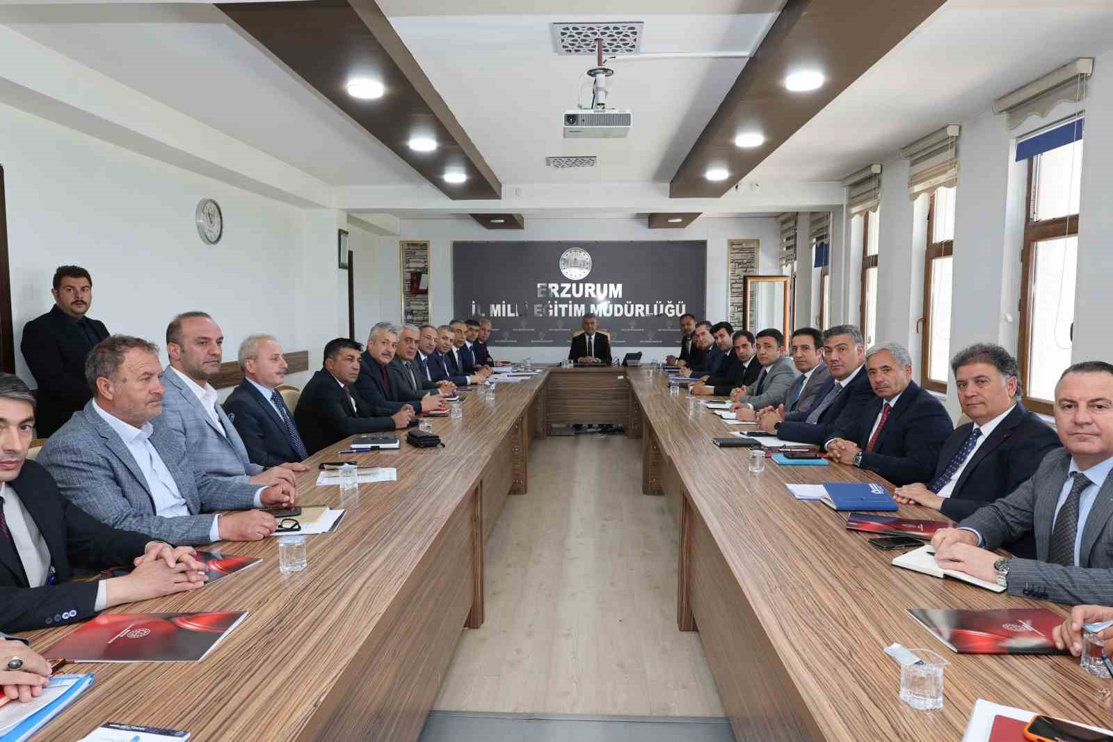 İl&ccedil;e milli eğitim m&uuml;d&uuml;rleriyle yılsonu değerlendirmesi