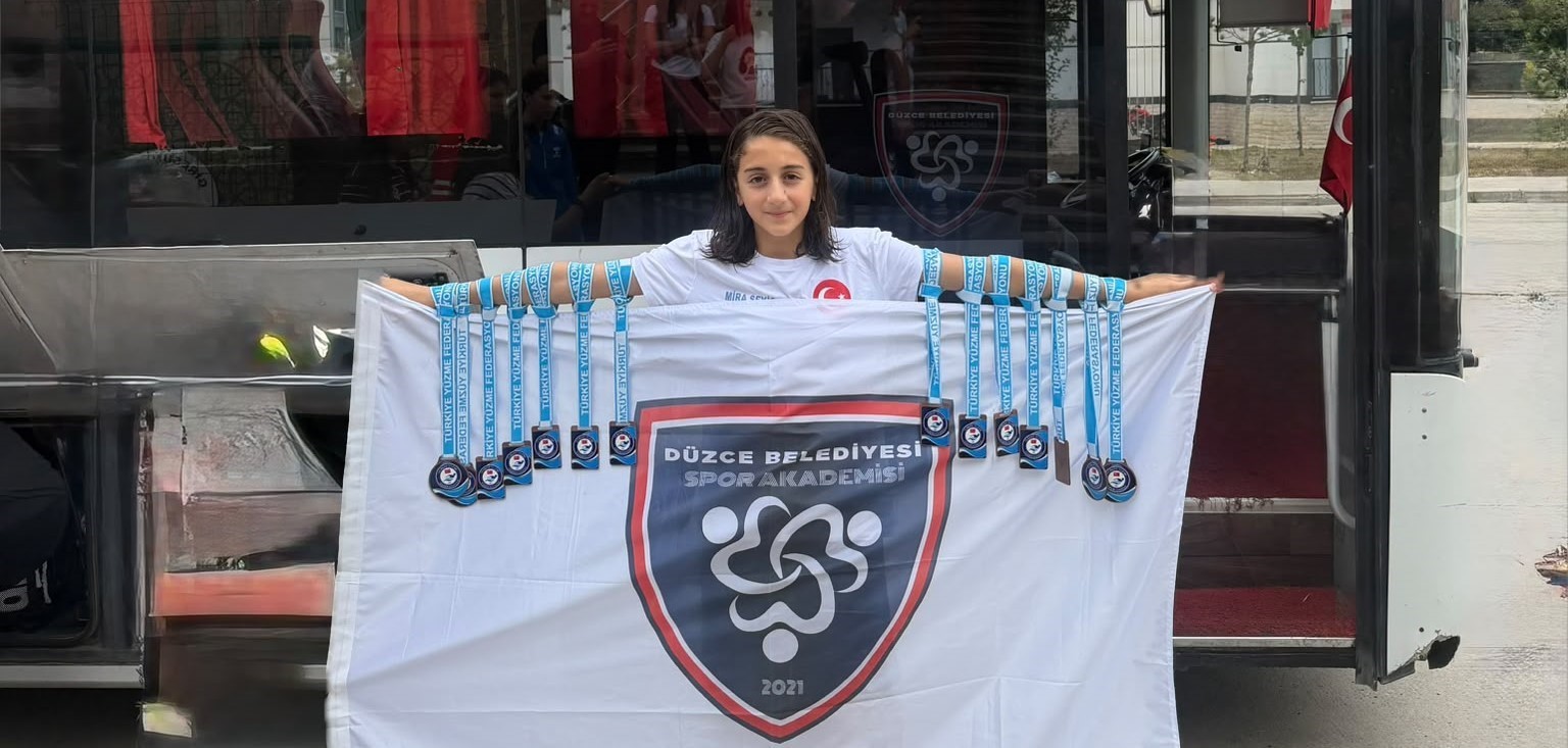 Yüzme sporunda toplam 14 madalya geldi