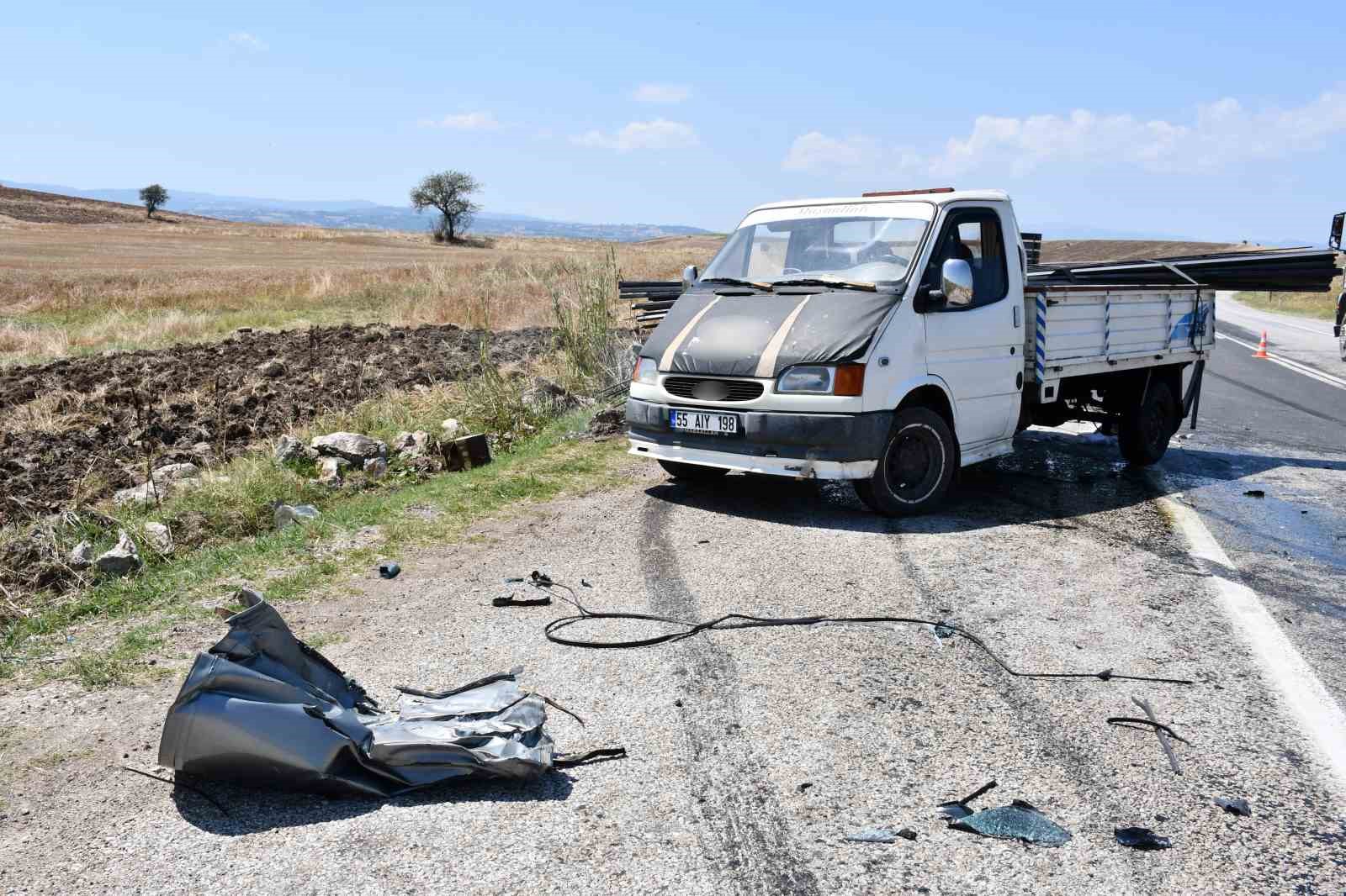 Samsun’da otomobil ile kamyonet çarpıştı: 2’si ağır 6 yaralı