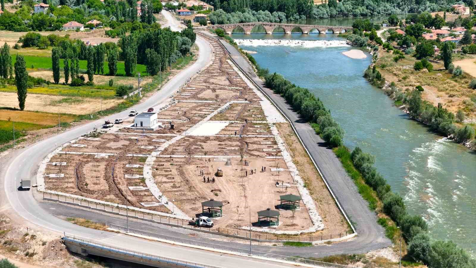 Büyükşehir’den Şahruh Köprüsü yanına dev etkinlik alanı