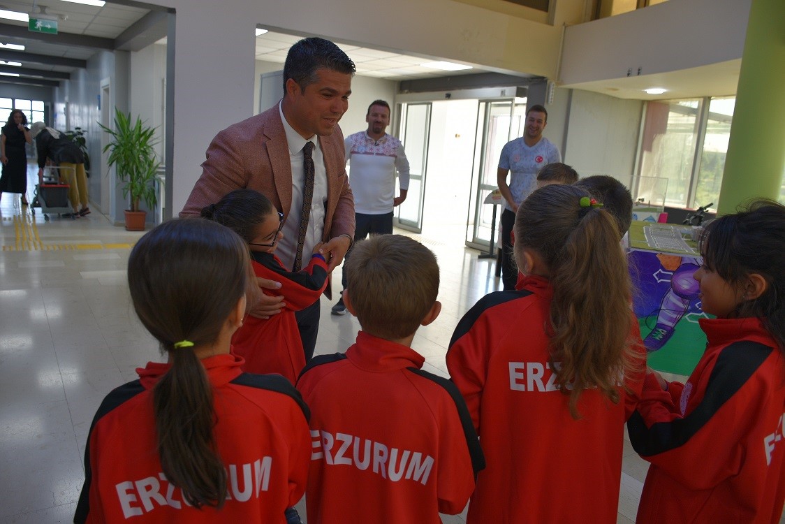 Cimnastikçiler analig yolcusu