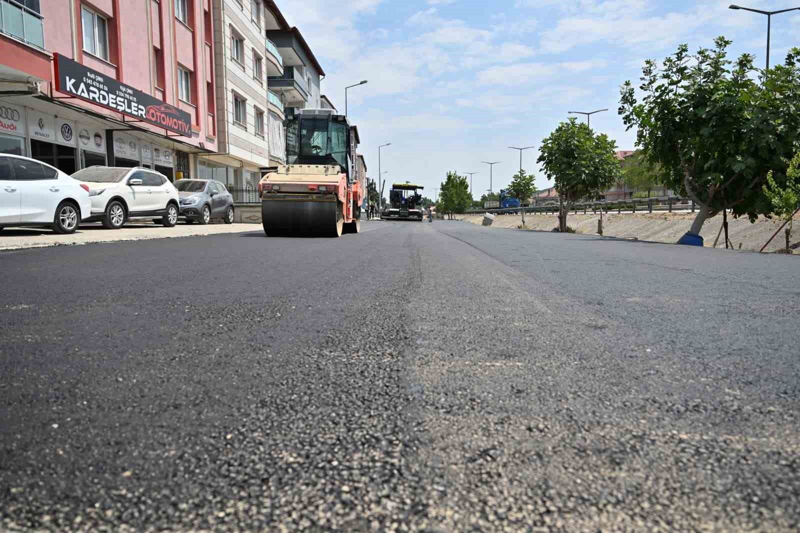 Kula&rsquo;da yollar yenileniyor