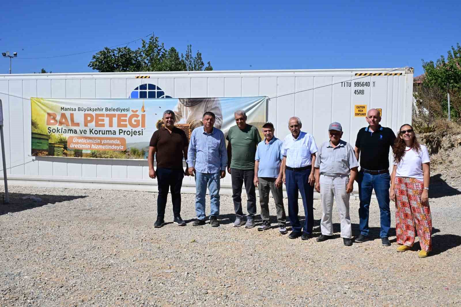 Manisa&rsquo;da arıcıların peteklerine eksi 30 derecelik koruma