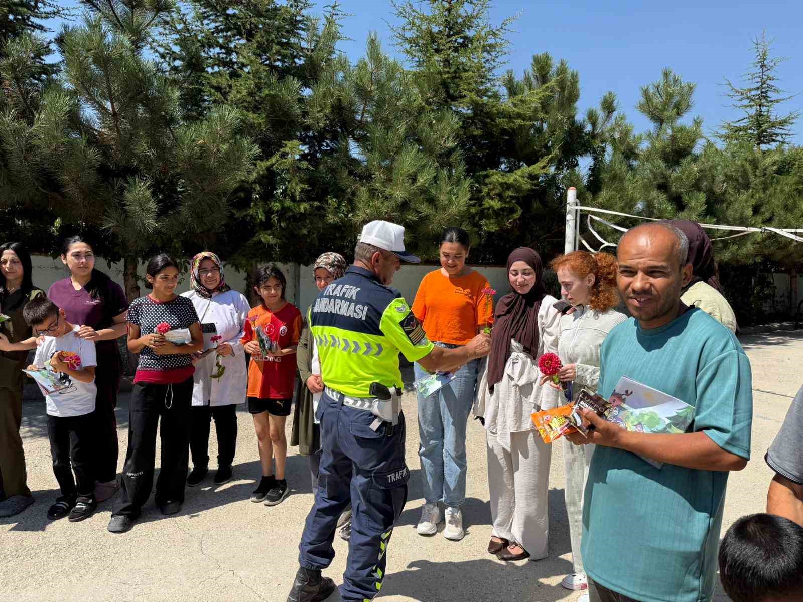 Jandarmadan &ouml;ğrencilere trafik eğitimi