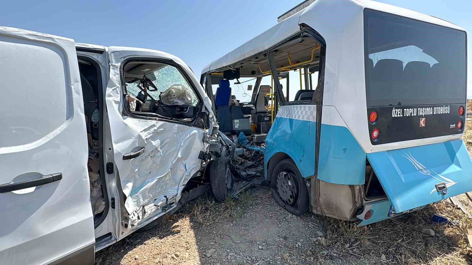 Manisa&rsquo;da feci kaza 1 &ouml;l&uuml; 11 yaralı