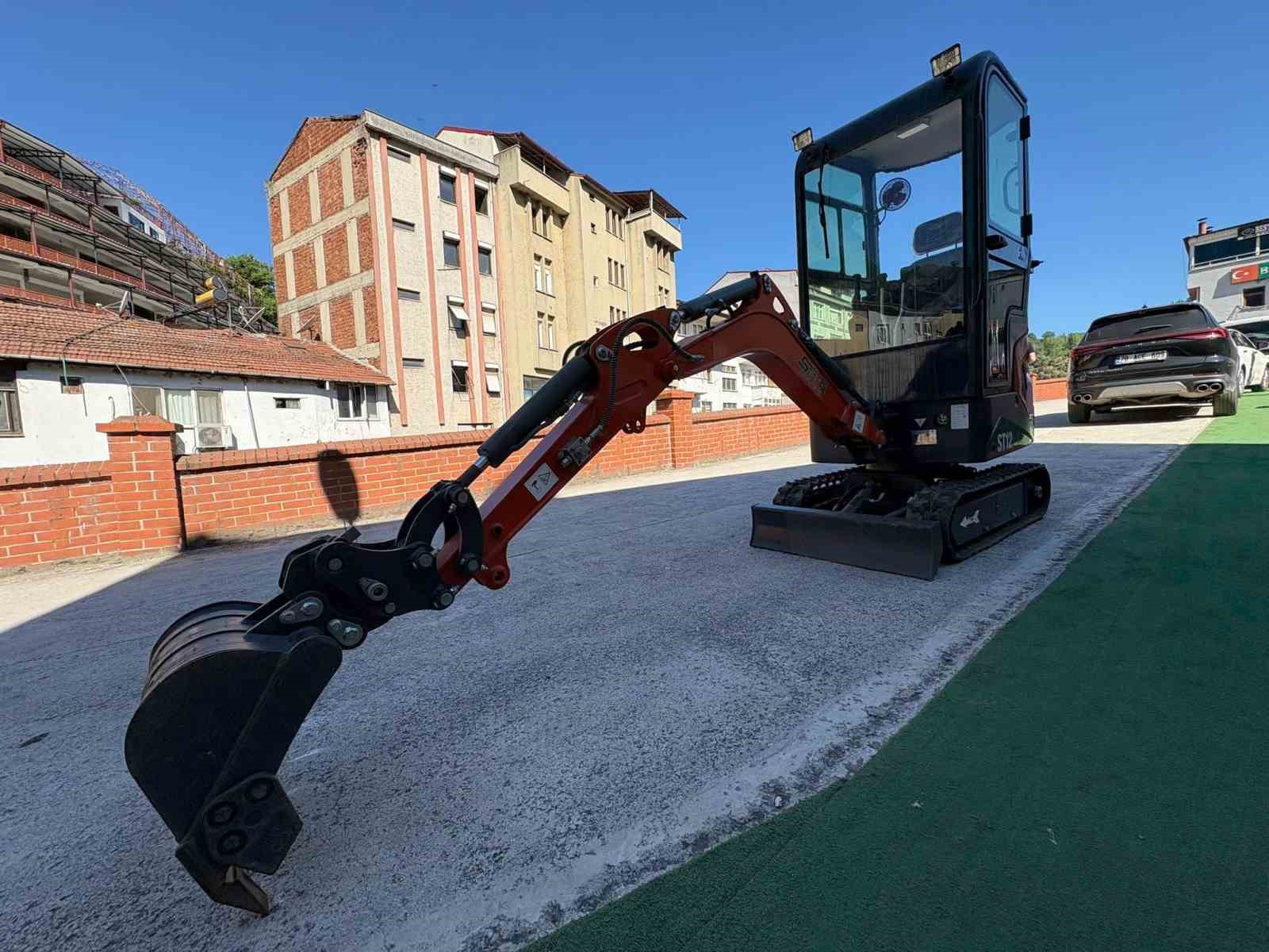 Yenice Belediyesinin ara&ccedil; filosuna mini ekskavat&ouml;r desteği