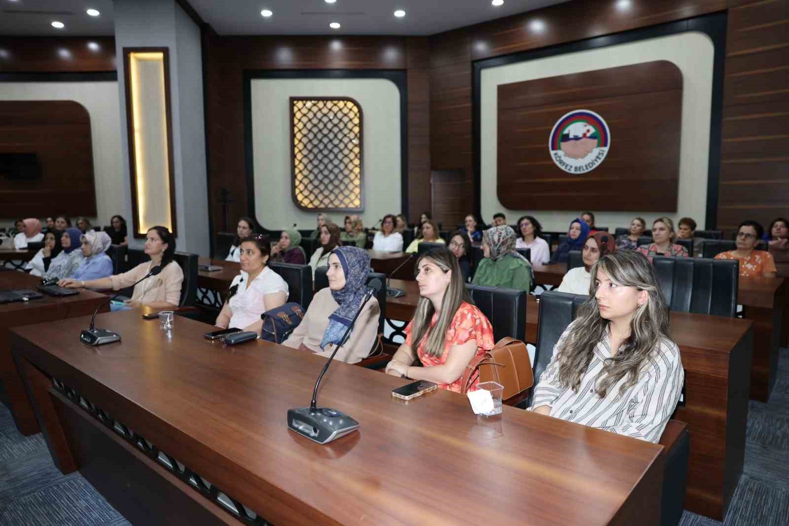 Uzmanlardan kadınlara "erken teşhis, sağlıklı beslenme ve egzersiz" uyarısı