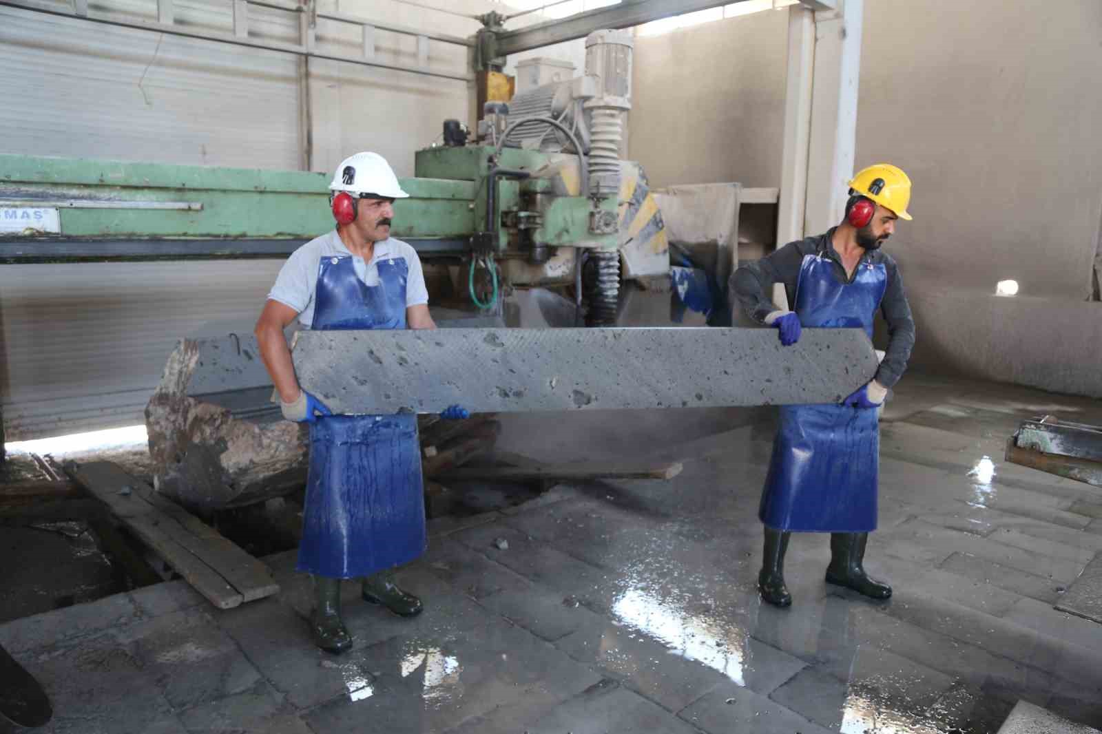 Bir asır dayanıklı andezit taşı
