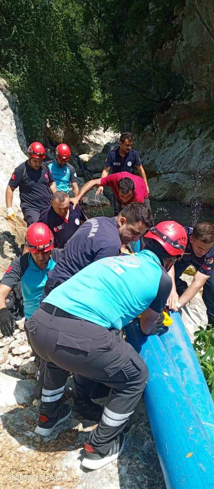 Su arızasını gidermeye çalışan muhtar kayalıklardan düştü