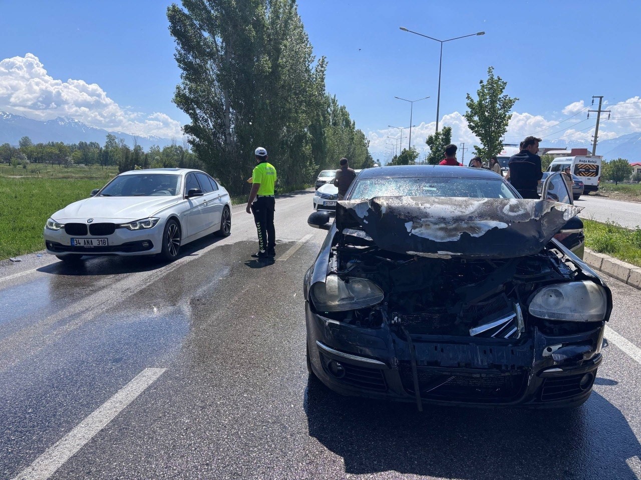 Erzincan&rsquo;da 4 ara&ccedil;lı zincirleme kaza