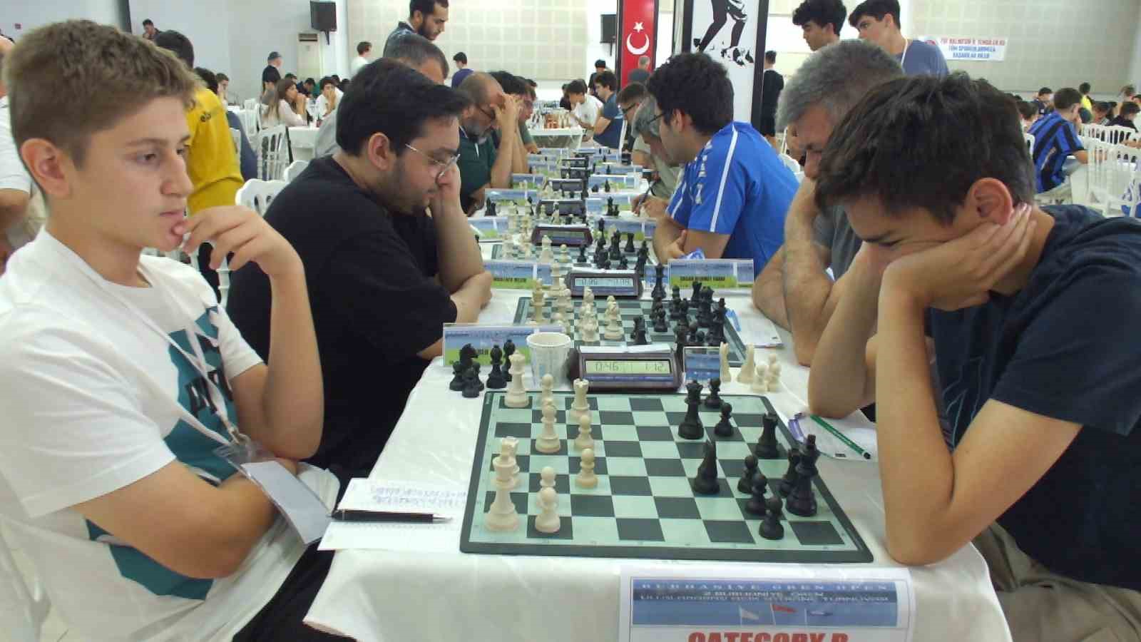 Balıkesir&rsquo;de Uluslararası Burhaniye &Ouml;ren A&ccedil;ık Satran&ccedil; Turnuvası başladı