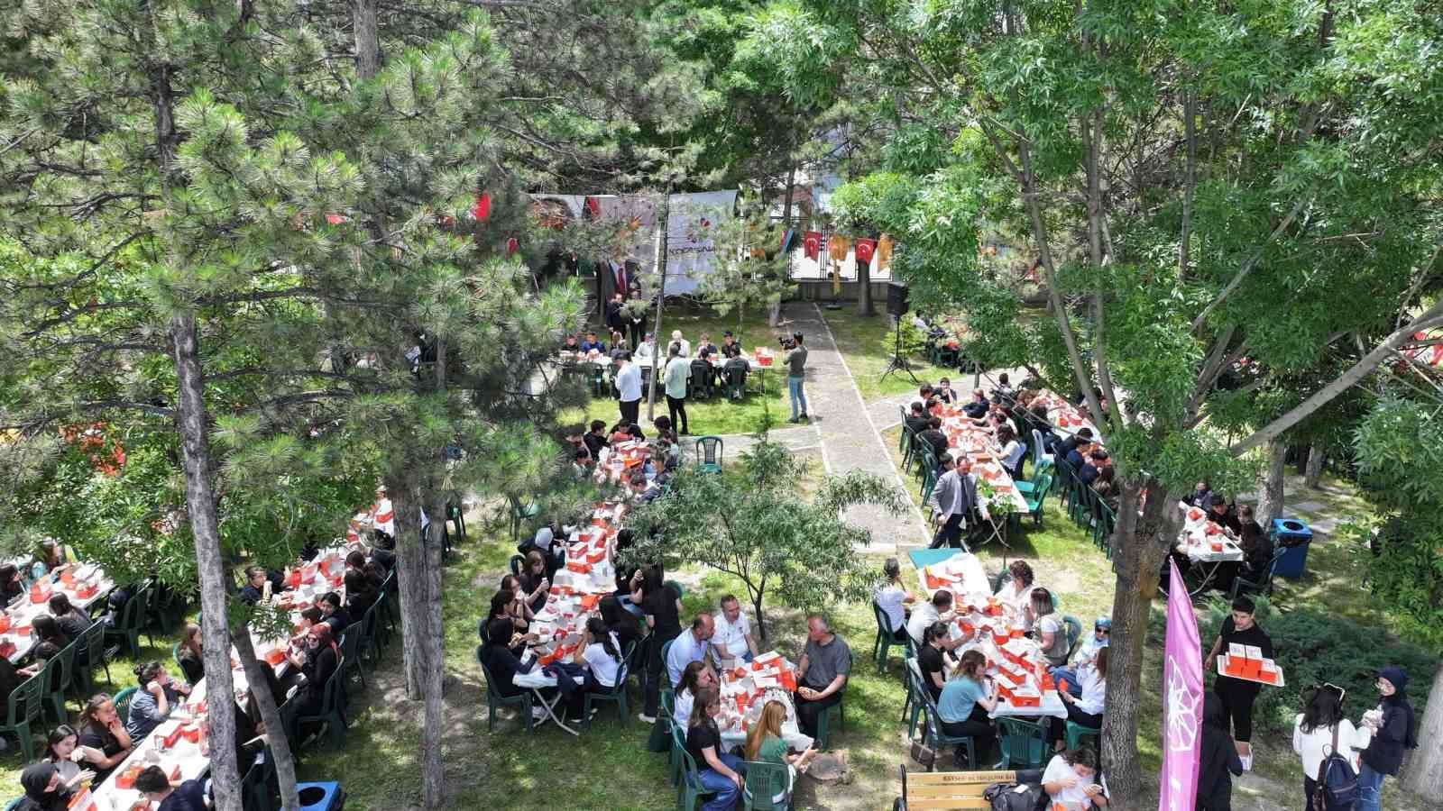 Başkan &Ccedil;olakbayrakdar: "Gen&ccedil;lerimizin hayallerine dokunan projeler &uuml;retmeye devam edeceğiz"