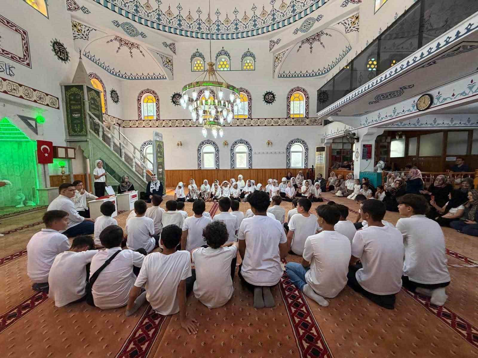 Burhaniye’ de çocukların hatim sevinci