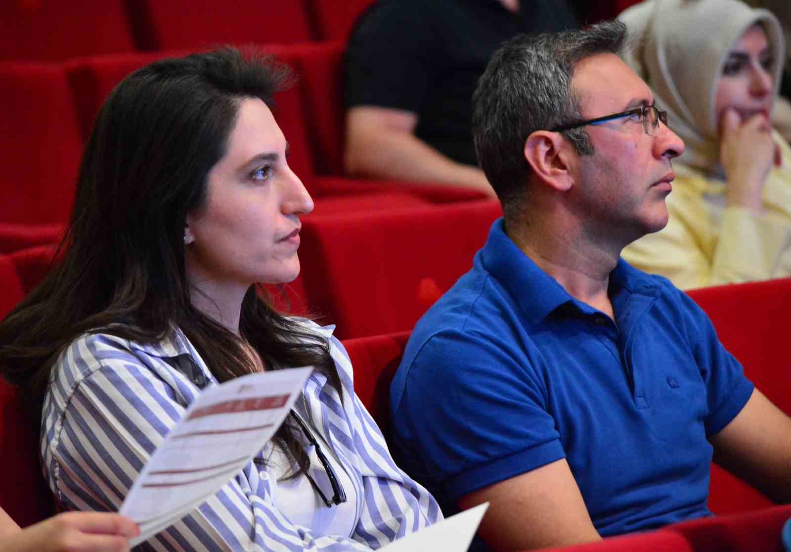 Hitit &Uuml;niversitesinde rehber &ouml;ğretmenlere &rsquo;geleceğin meslekleri&rsquo; anlatıldı
