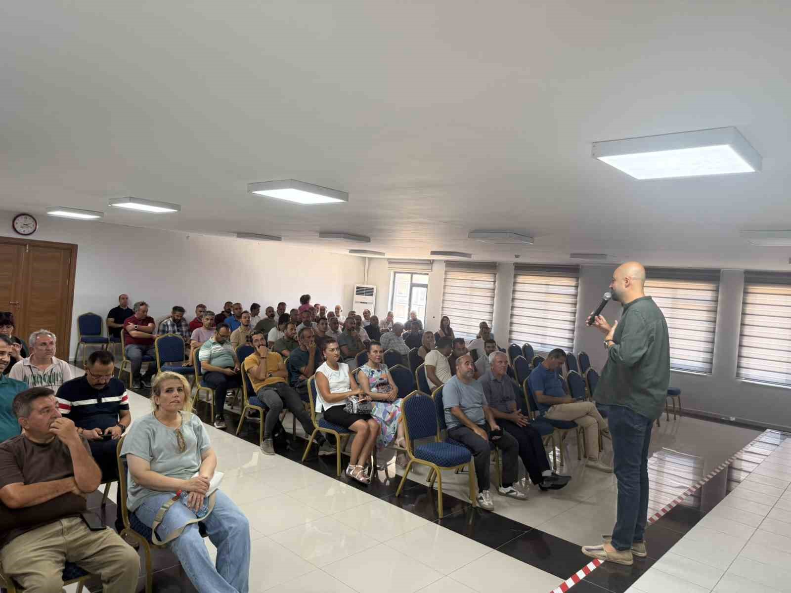 Antakya ve Defne’deki okul idarecilerine kadına yönelik şiddetle mücadele semineri verildi