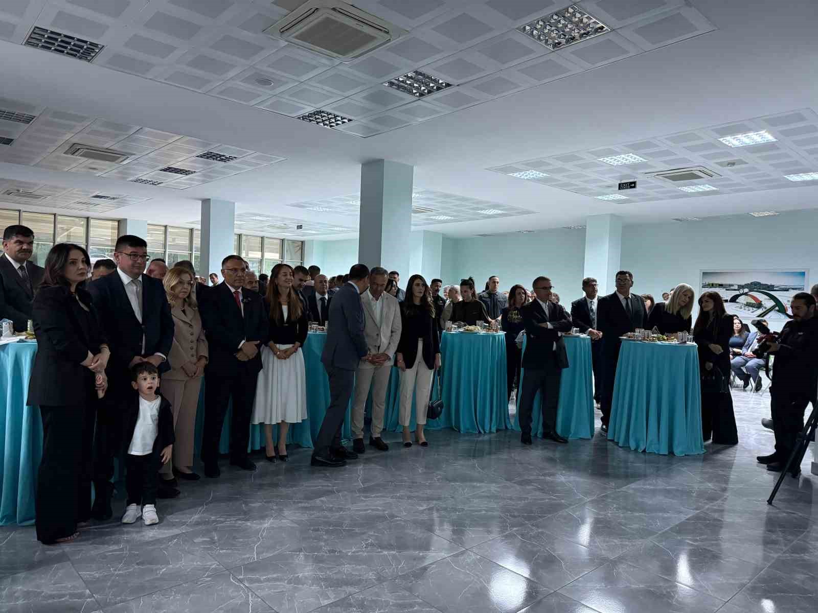 Iğdır &Uuml;niversitesi&rsquo;nde &uuml;&ccedil;l&uuml; kutlama: 18. kuruluş yılı, bayramlaşma ve Rekt&ouml;r G&uuml;rel&rsquo;in birinci yılı resepsiyonla ta&ccedil;landı