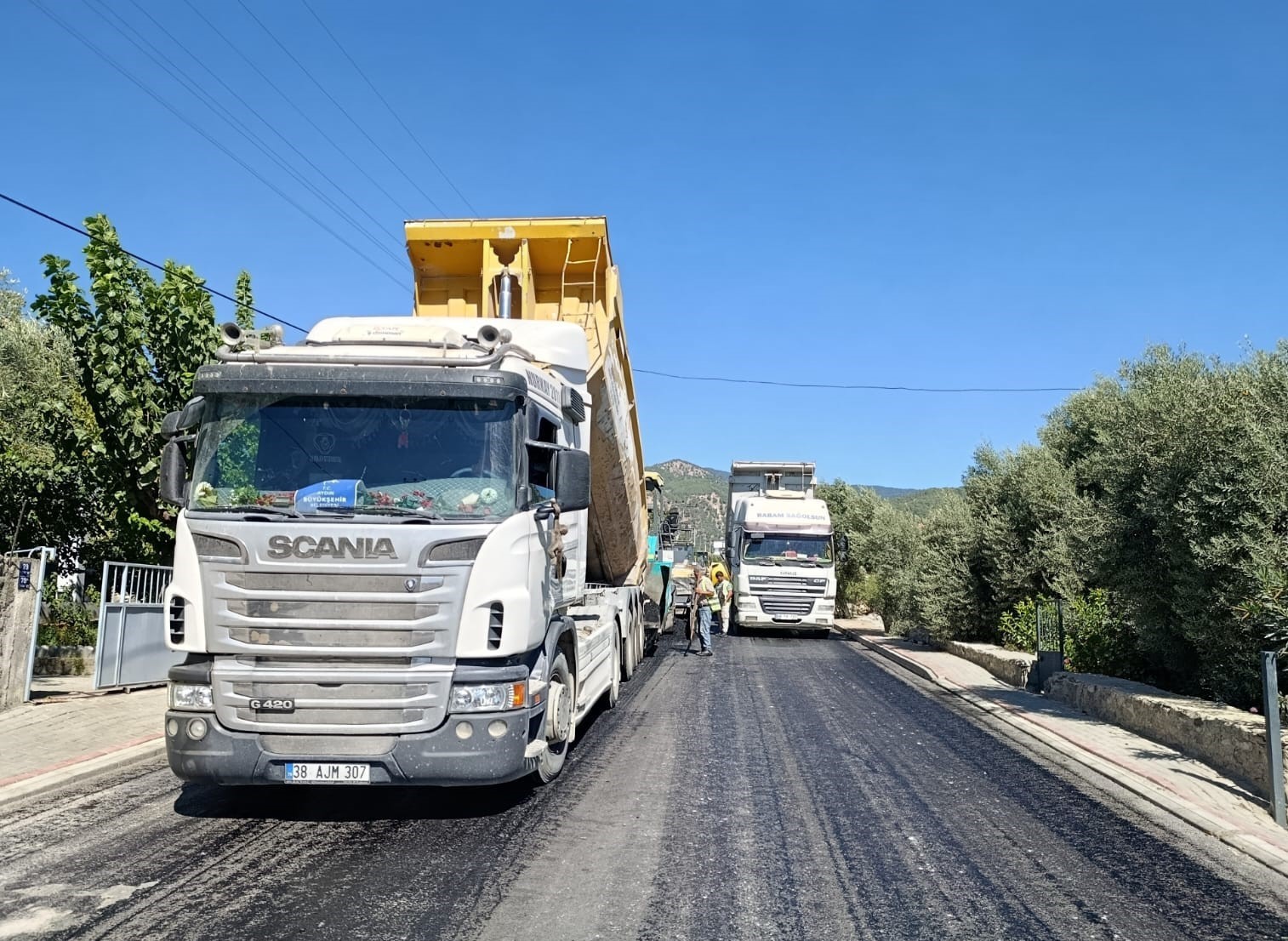 Aydın’ın 17 ilçesinde yol çalışmaları eş zamanlı sürüyor