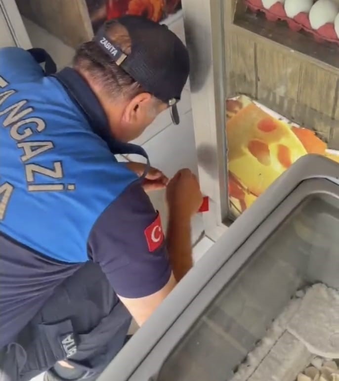 Sucukta etiket skandalı: Son kullanma tarihini değiştiren market mühürlendi