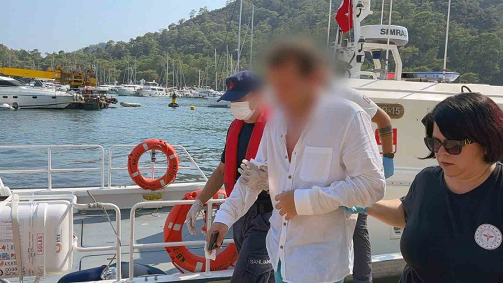 Karaya oturan gezi teknesindeki 11 kişi Sahil Güvenlik tarafından kurtarıldı