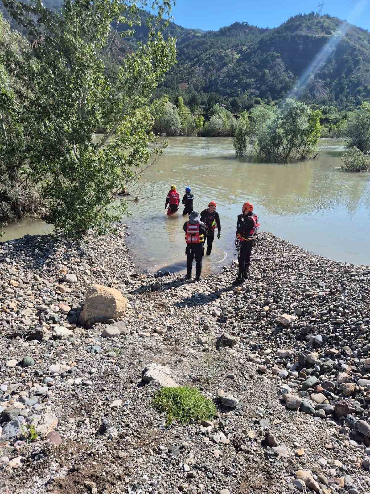 Kelkit &Ccedil;ayı&rsquo;na atlayan kızı arama &ccedil;alışmaları 19&rsquo;uncu g&uuml;n&uuml;nde de devam ediyor