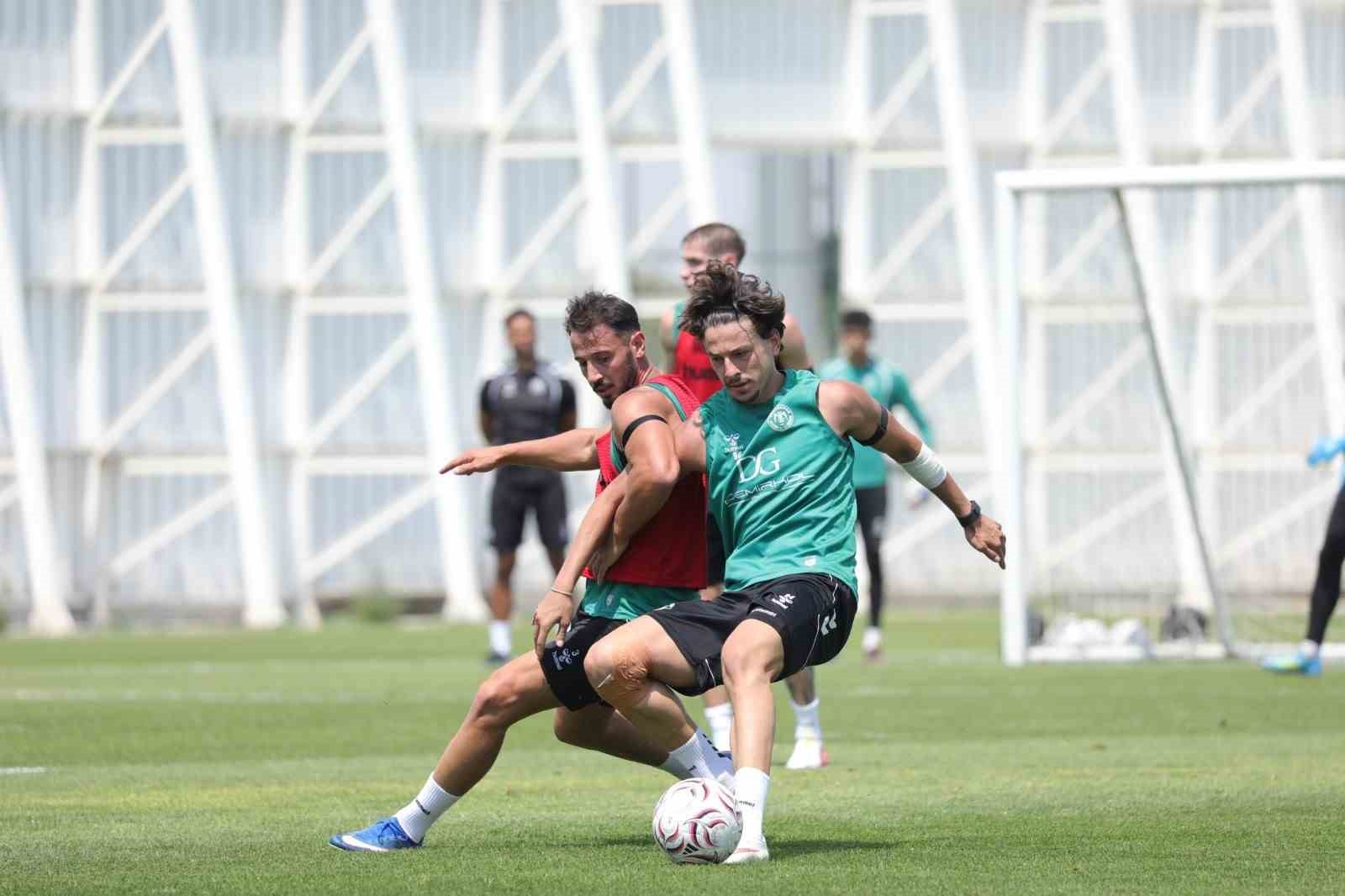 Konyaspor, Fenerbah&ccedil;e ma&ccedil;ı hazırlıklarını s&uuml;rd&uuml;rd&uuml;