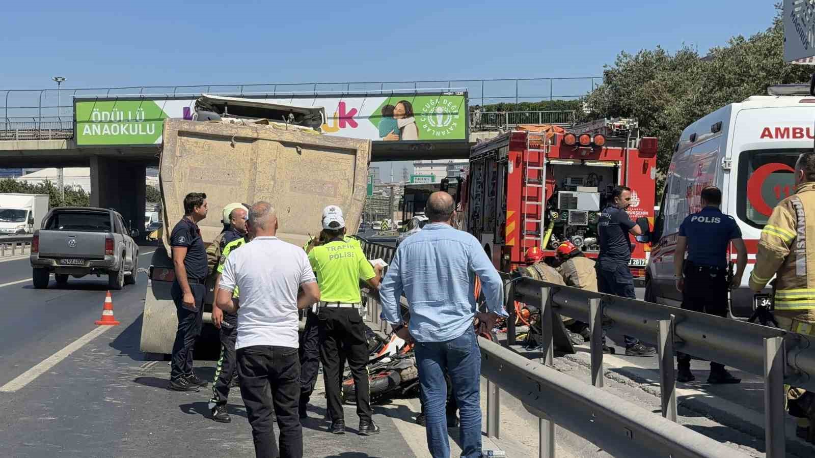 Basın Ekspres yolunda feci kaza: Motosiklet sürücüsü hafriyat kamyonunun altında kaldı