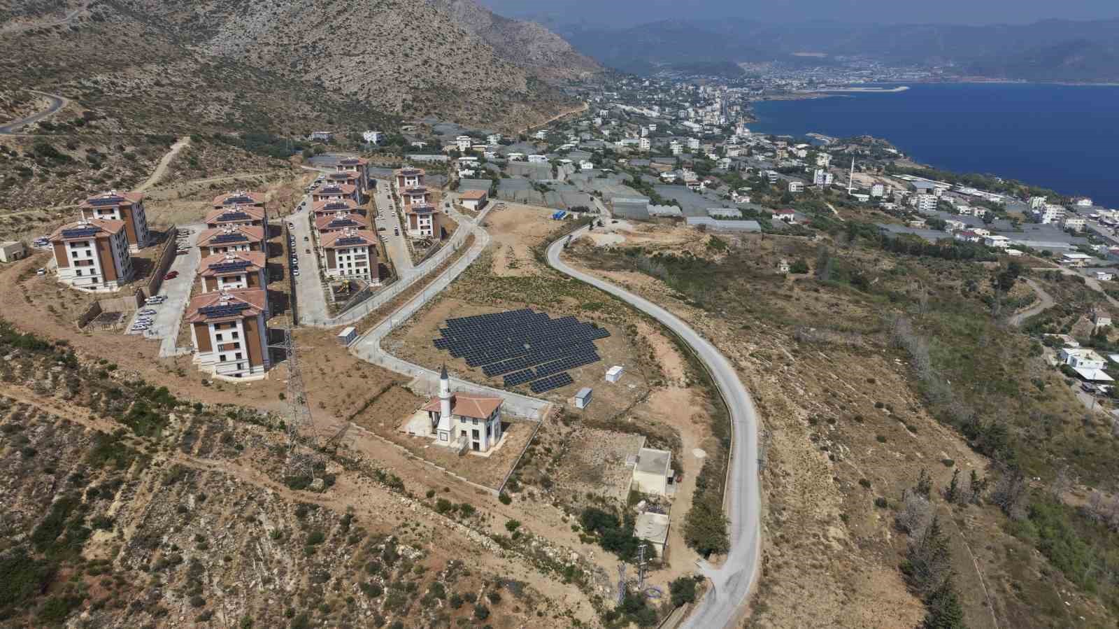 Aydıncık&rsquo;ta bozulan yol yenilendi, ulaşım rahatladı