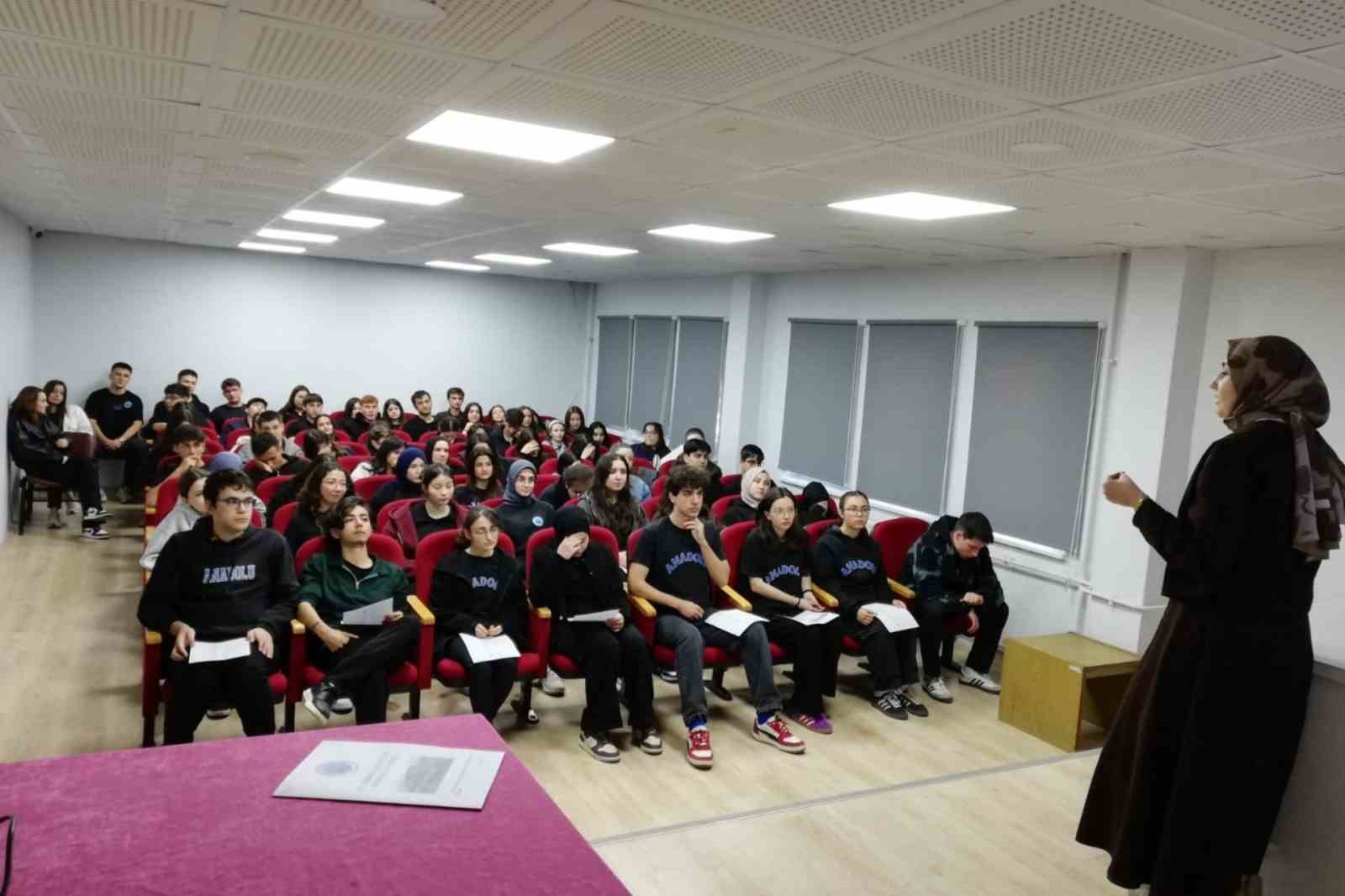 Bilecik&rsquo;te 2 bin lise &ouml;ğrencilerine kariyer yolculuğunda g&uuml;&ccedil;l&uuml; destek