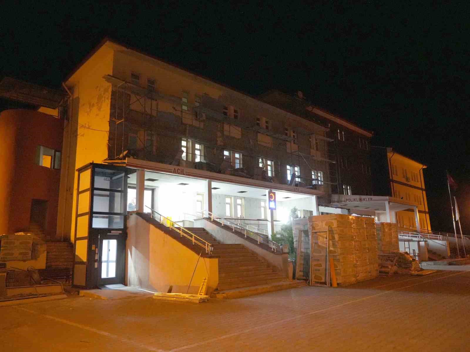 Mide bulantısı ve kusma şikayetiyle çok sayıda öğrenci hastaneye müracaat etti