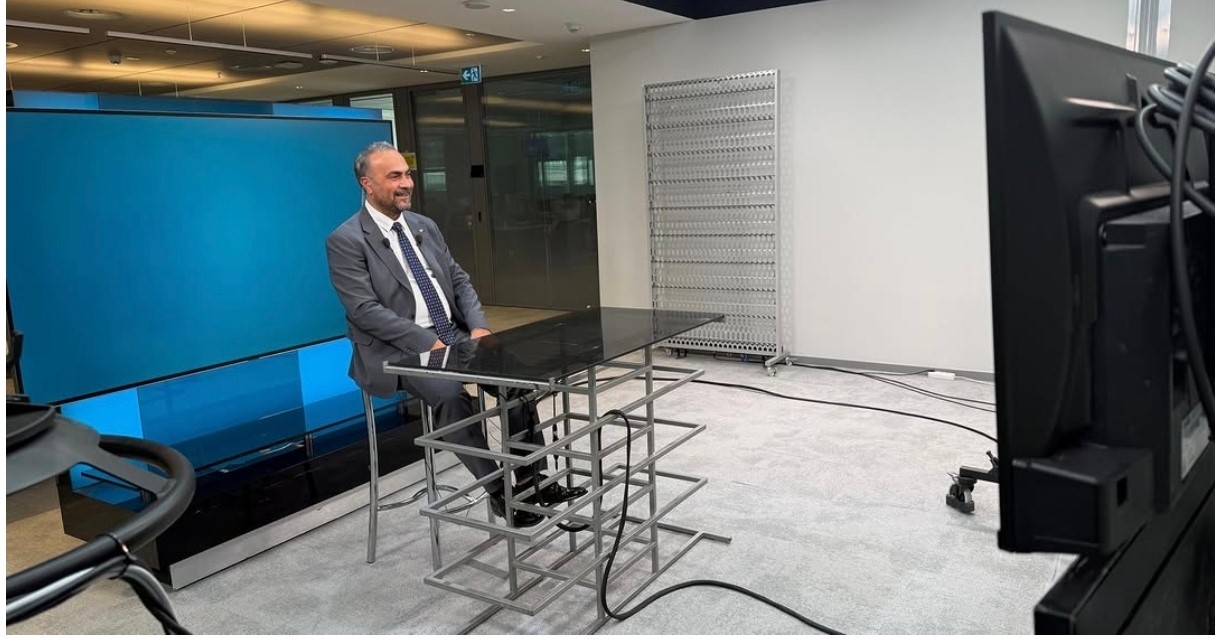 Rektör Akkaya, tercih döneminde canlı yayınlarla aday öğrencilerin yanında oluyor