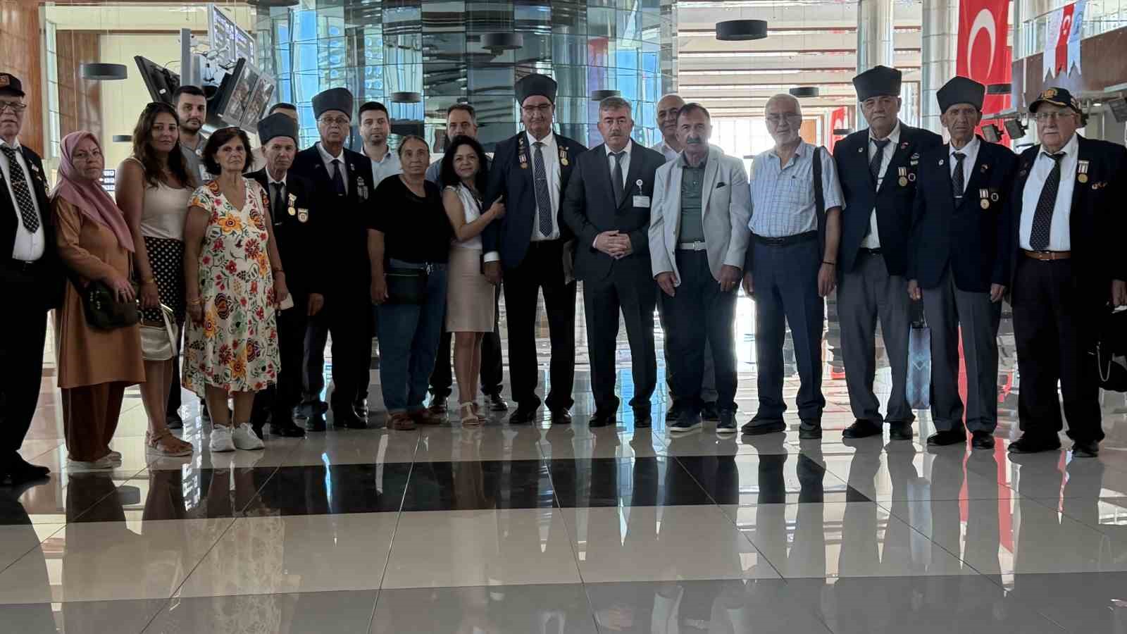 Kocaseyit Havalimanı’nda gazi ve yakınları onuruna program düzenlendi