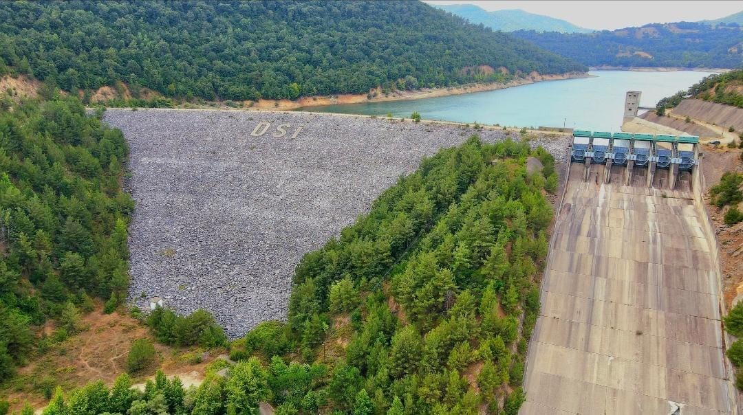 Yaz sıcakları Gönen-Yenice Barajı’nın su seviyesini yüzde 10 düşürdü