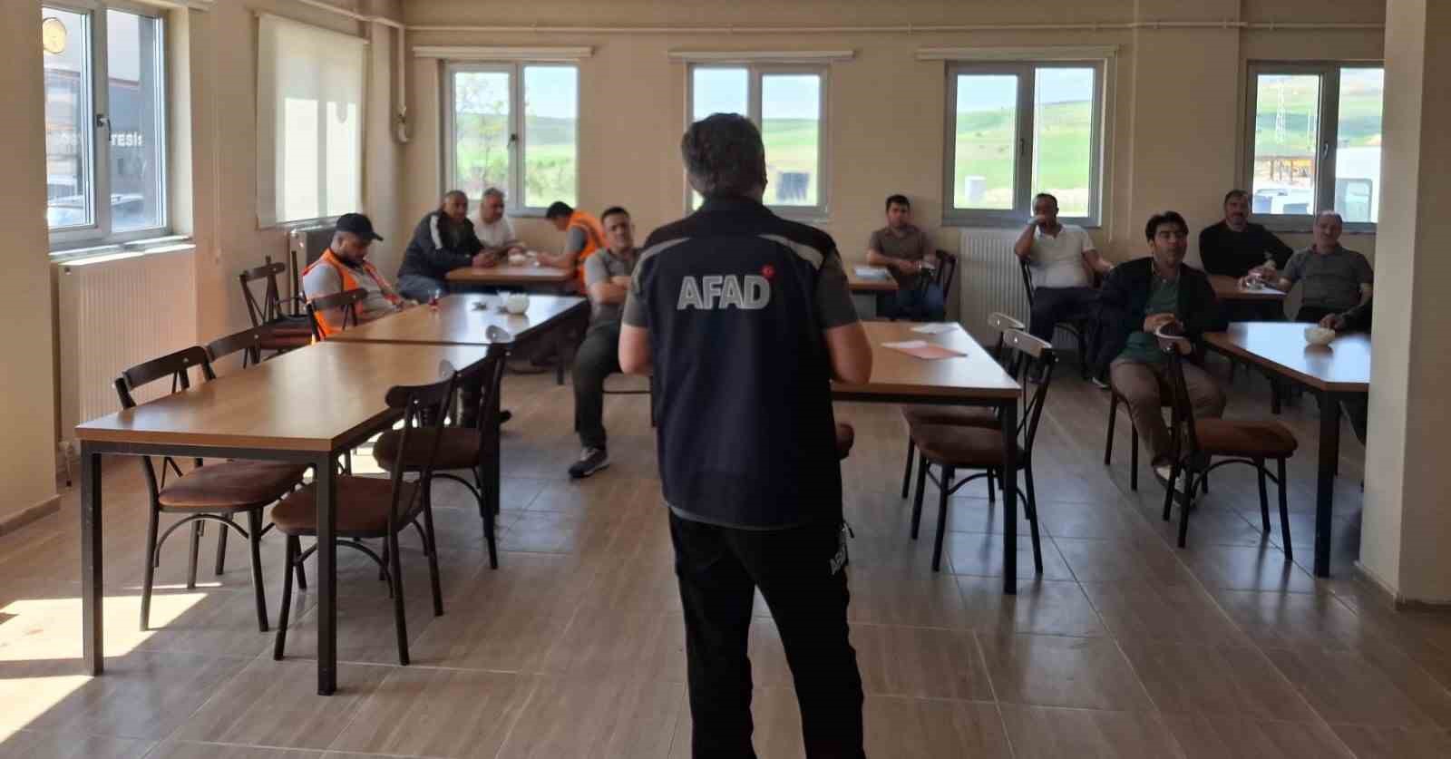 Bayburt’ta Karayolları personeline afet farkındalık eğitimi verildi